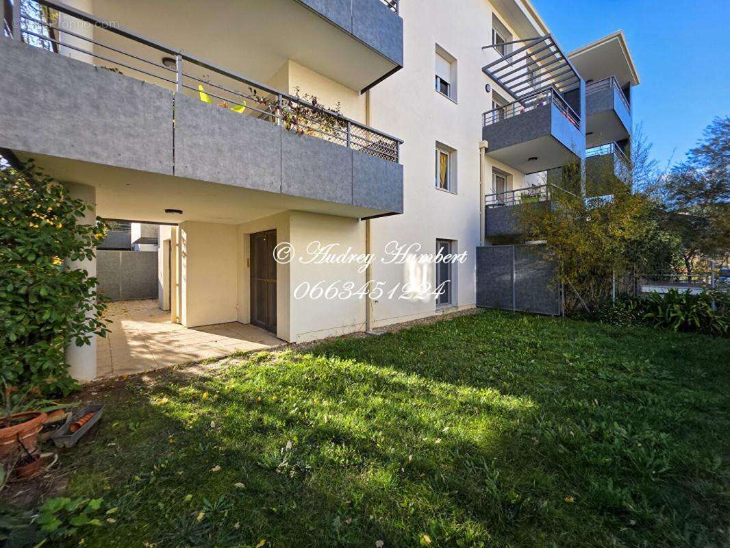 En RDC d'une résidence prisée, BEL APPARTEMENT T3 DE 67 M²  avec jardin, place de parking, terrasse et possibilité de garage en  - photo 11