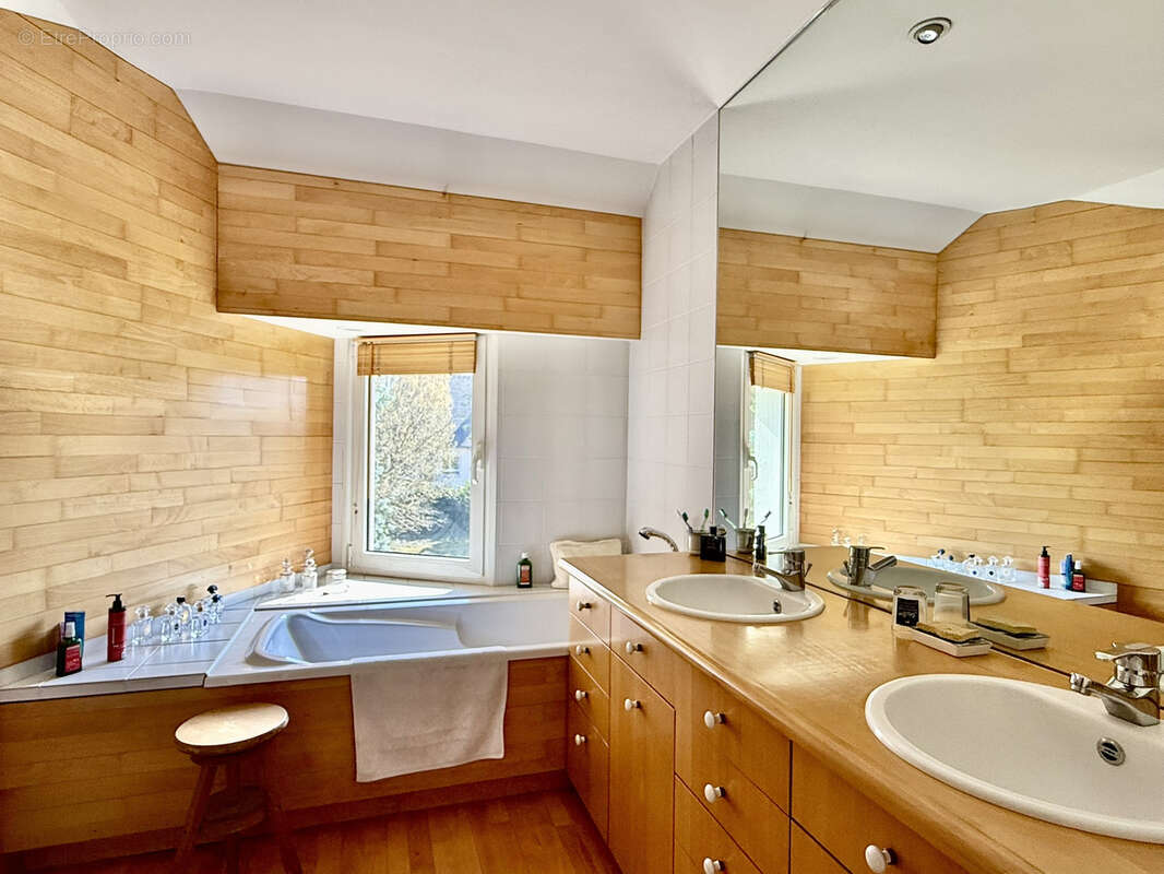 Maison à PONT-SAINTE-MARIE