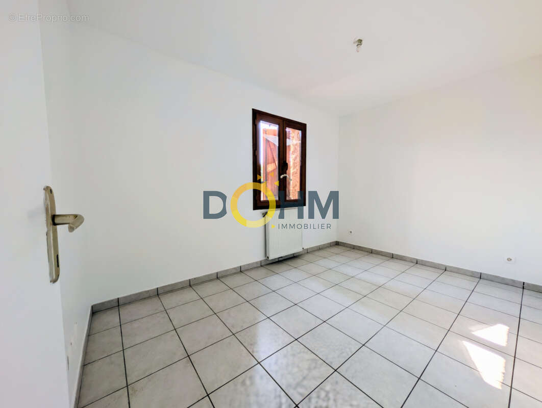 A vendre ! maison de type 4 avec garage sur un terrain 366 m2 - photo 8