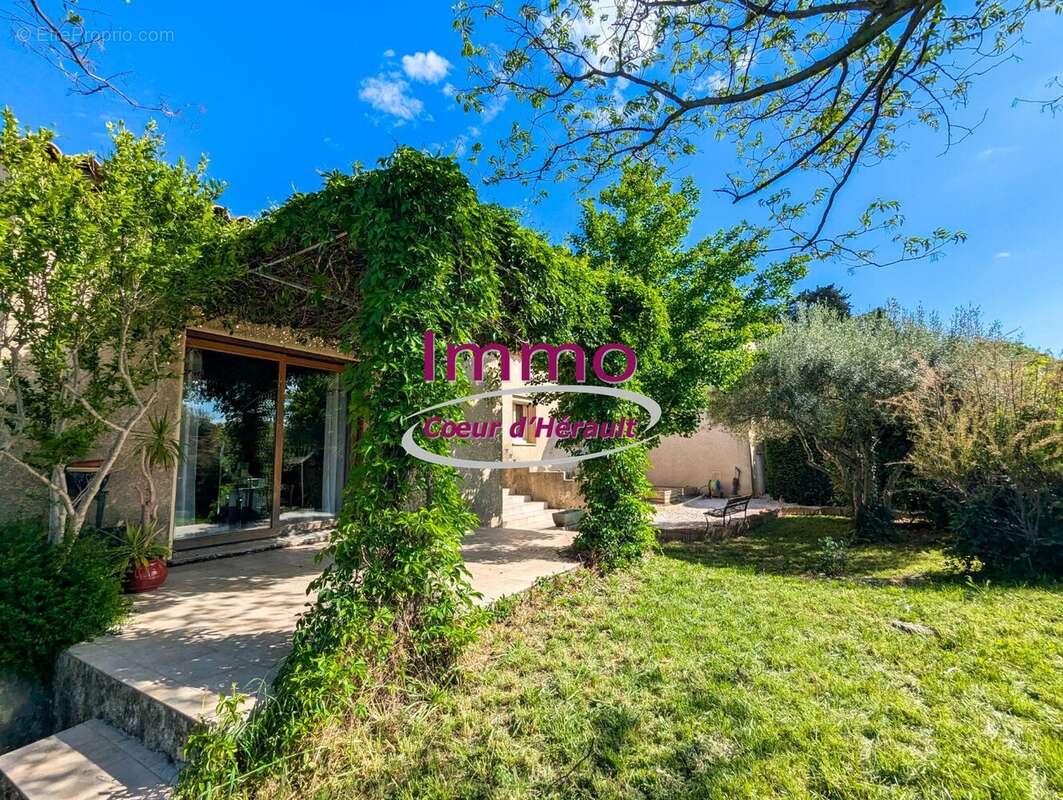 Grande villa avec piscine et dépendance - photo 2