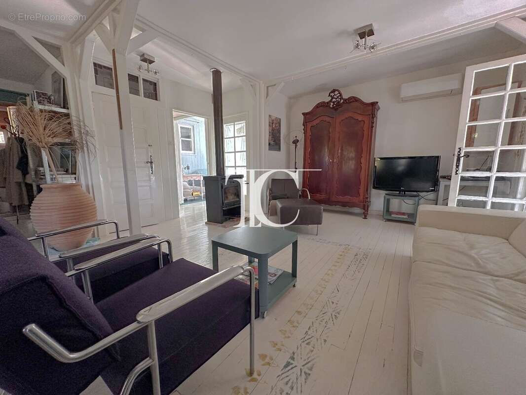 Maison à SAINT-BRES