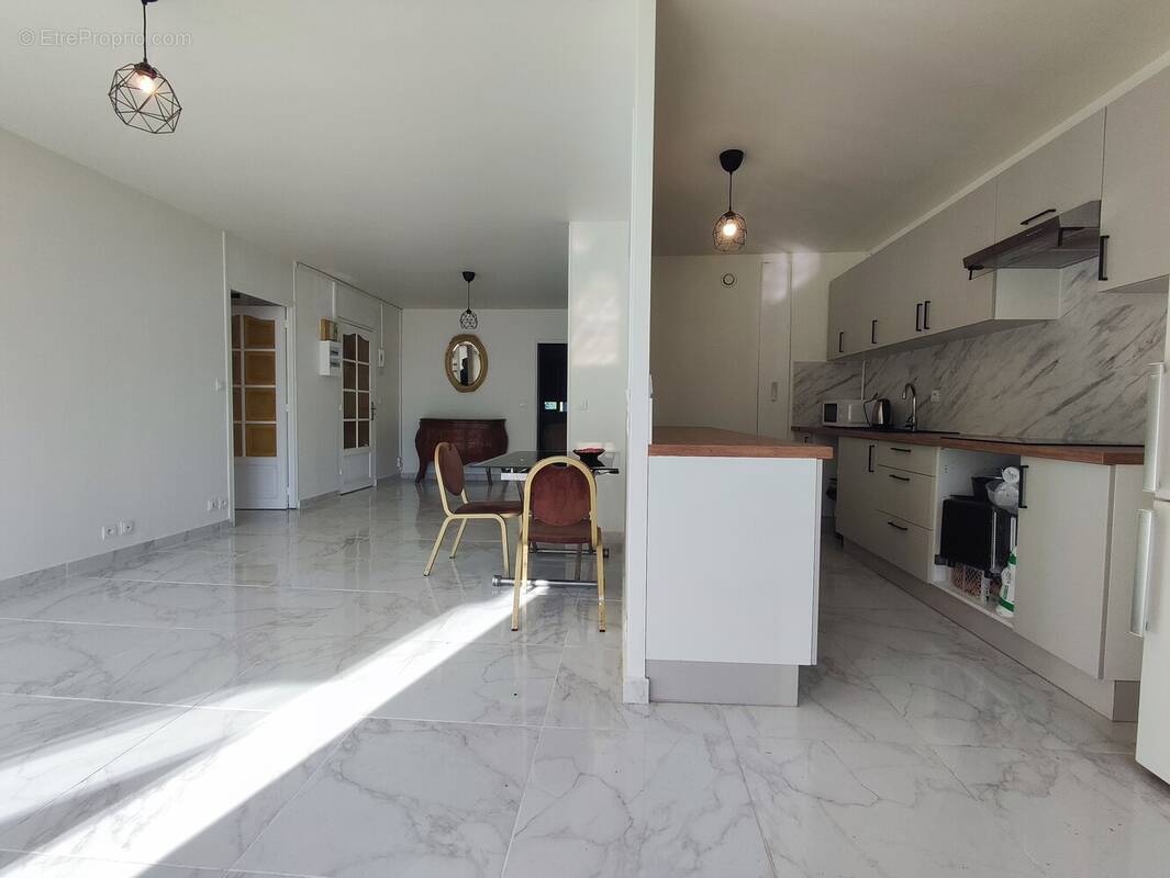 Appartement à VILLETANEUSE