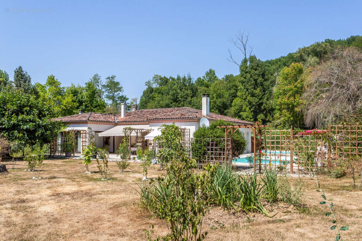 Maison de campagne, garage, piscine, terrain. - photo 20