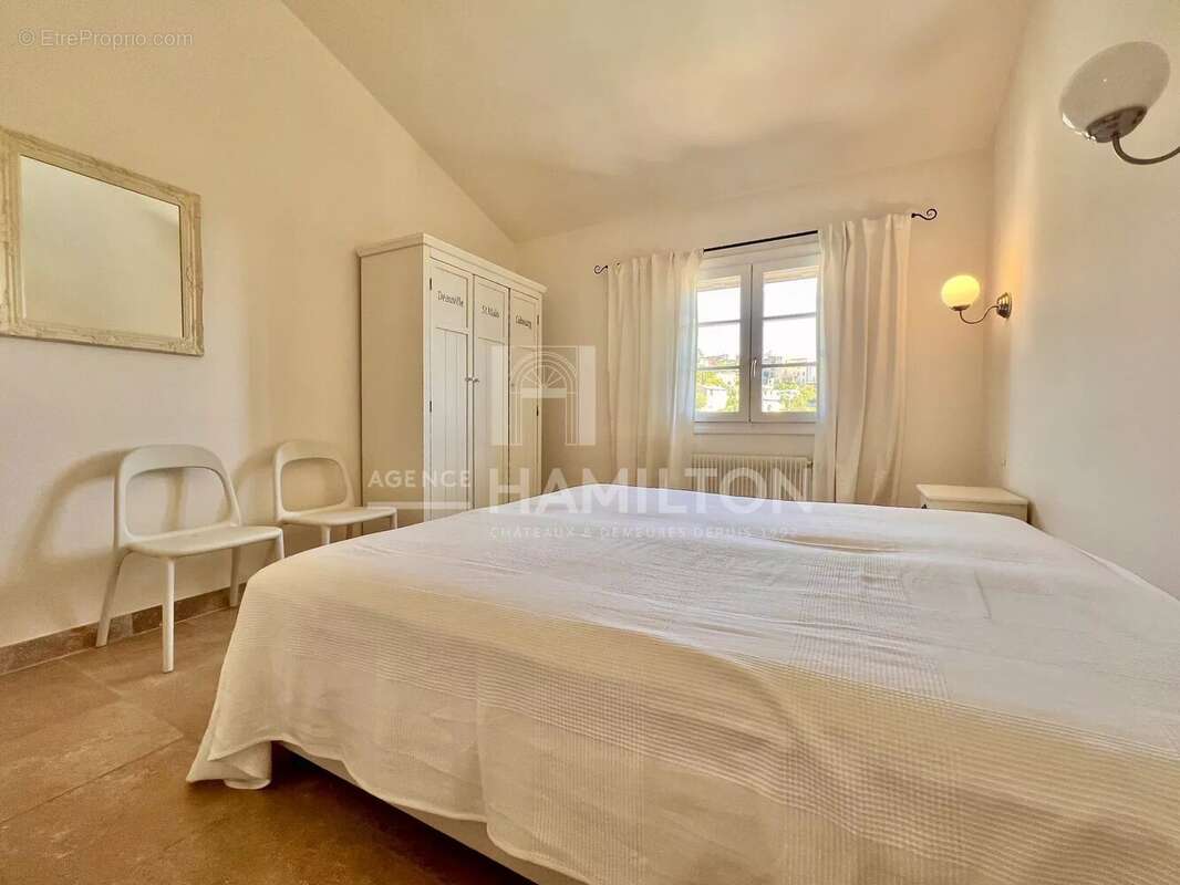 Maison à CHATEAUNEUF-GRASSE