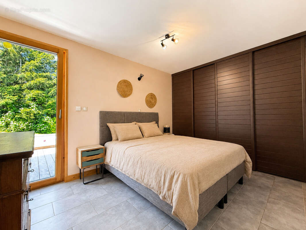 Maison à MACLAS