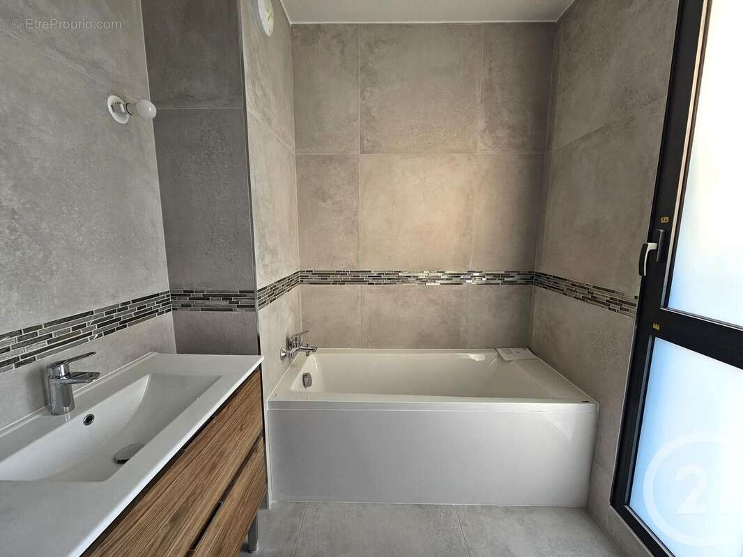 Appartement à SAINT-MAUR-DES-FOSSES