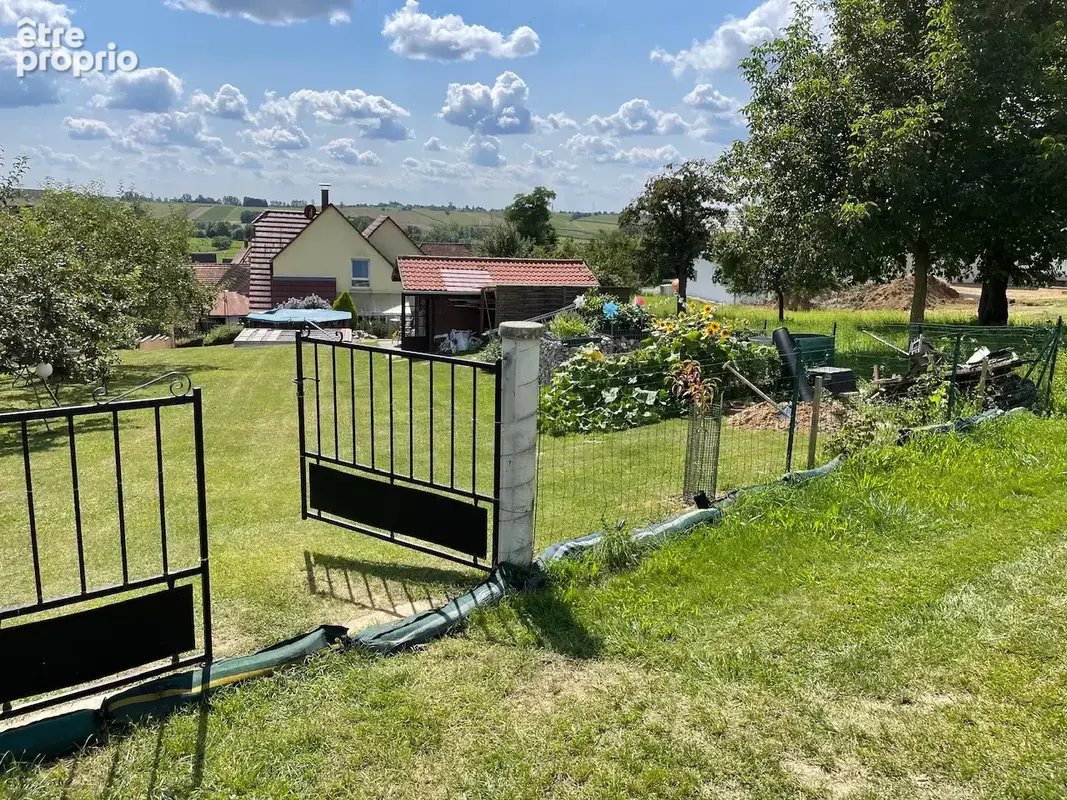 Jolie maison de campagne avec un grand terrain, située dans un beau cadre paisible . - photo 15