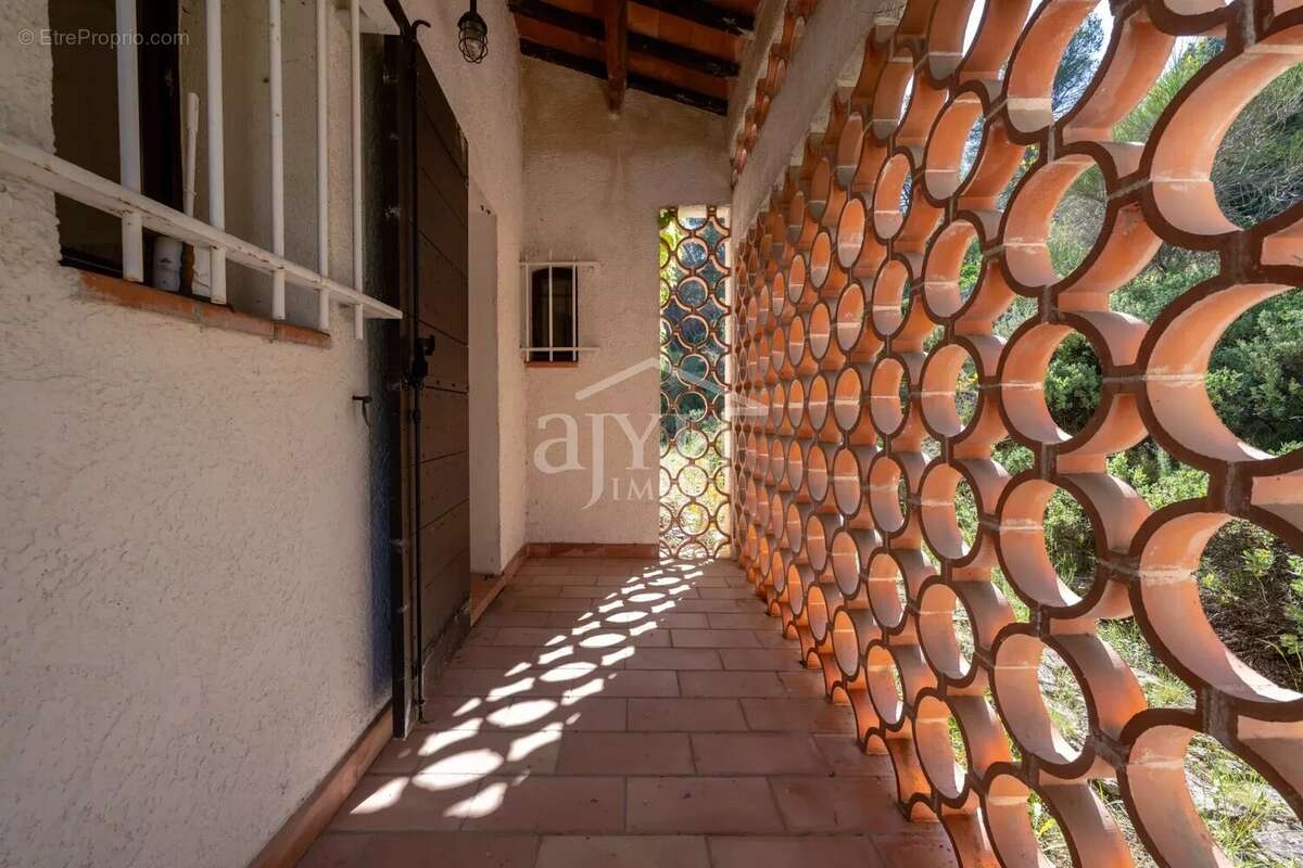 Maison 6 pièces – 182 m² sur 1 HA de terrain clos – Vue dominante – Rognes - photo 3