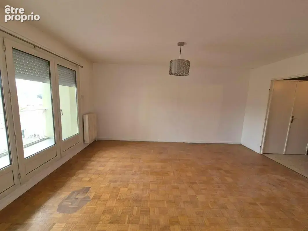 T4 entièrement rénové dans une petite copropriété. Balcon profitable carrelé - photo 14