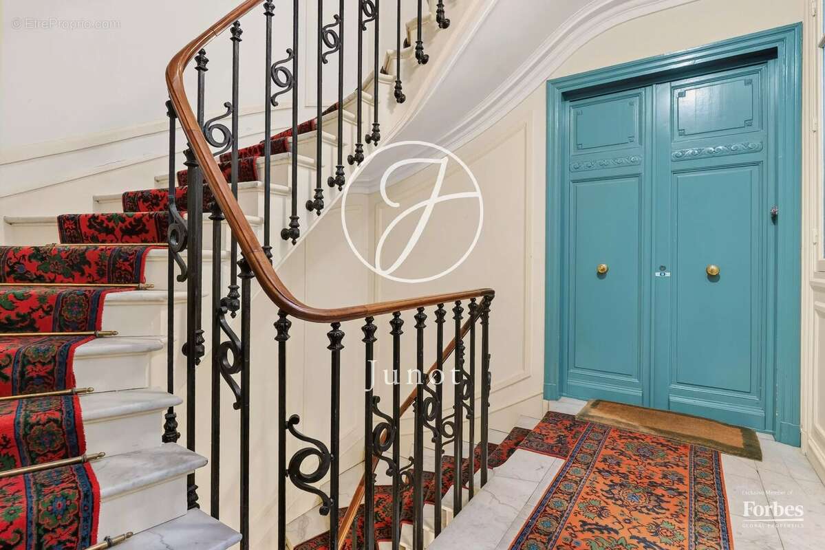 Paris 16e - AUTEUIL - Appartement - 4 pièces - 117,15m² Carrez - 2 chambres - photo 17