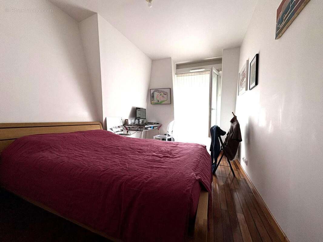 CHAMBRE 2 - Appartement à NOISY-LE-GRAND