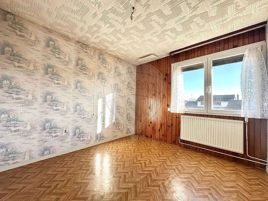 Maison à AY-SUR-MOSELLE