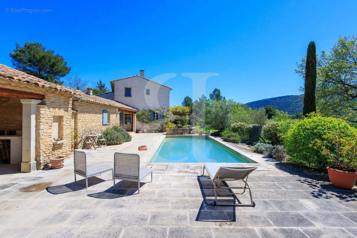 Maison à MENERBES