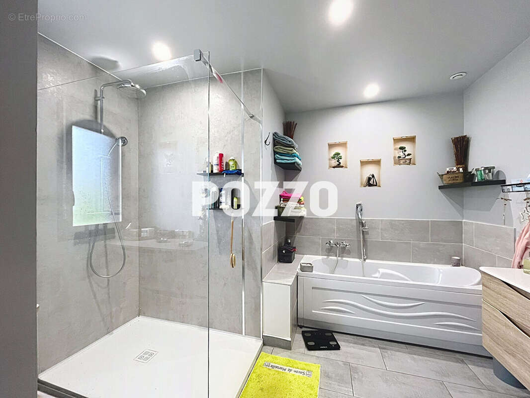 A Vendre - Cuves - Maison 6 pièce(s) 215 m² - photo 12