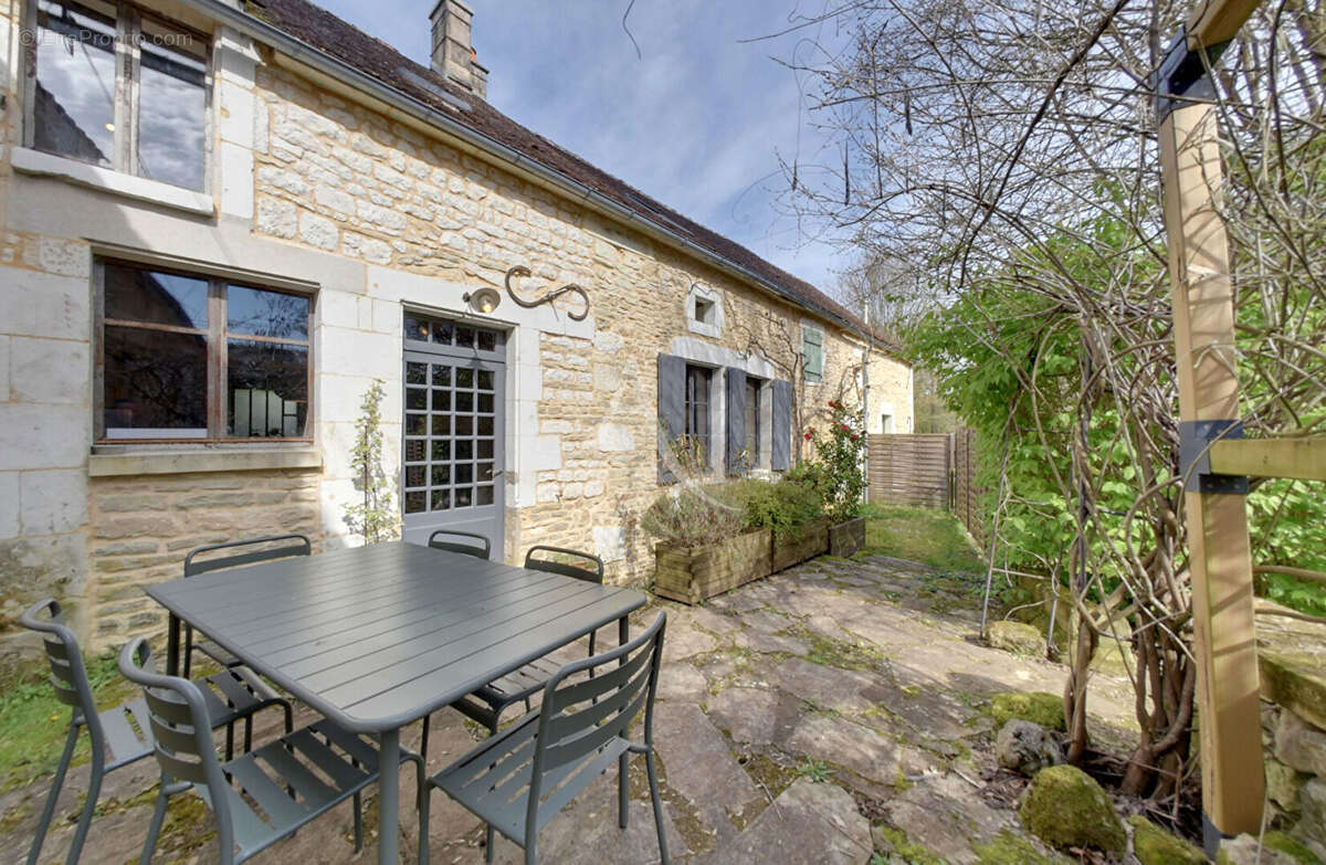 Maison à SOUGERES-EN-PUISAYE