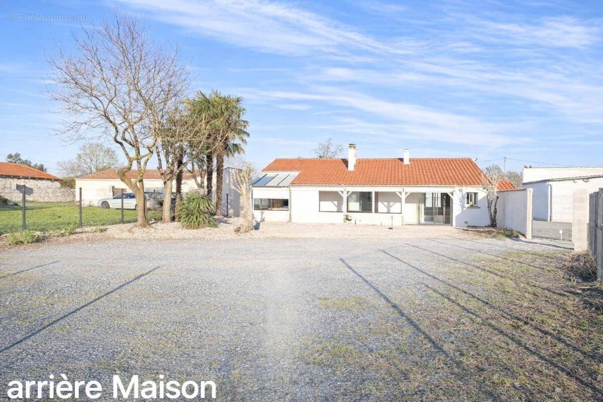 Maison à CHARRON