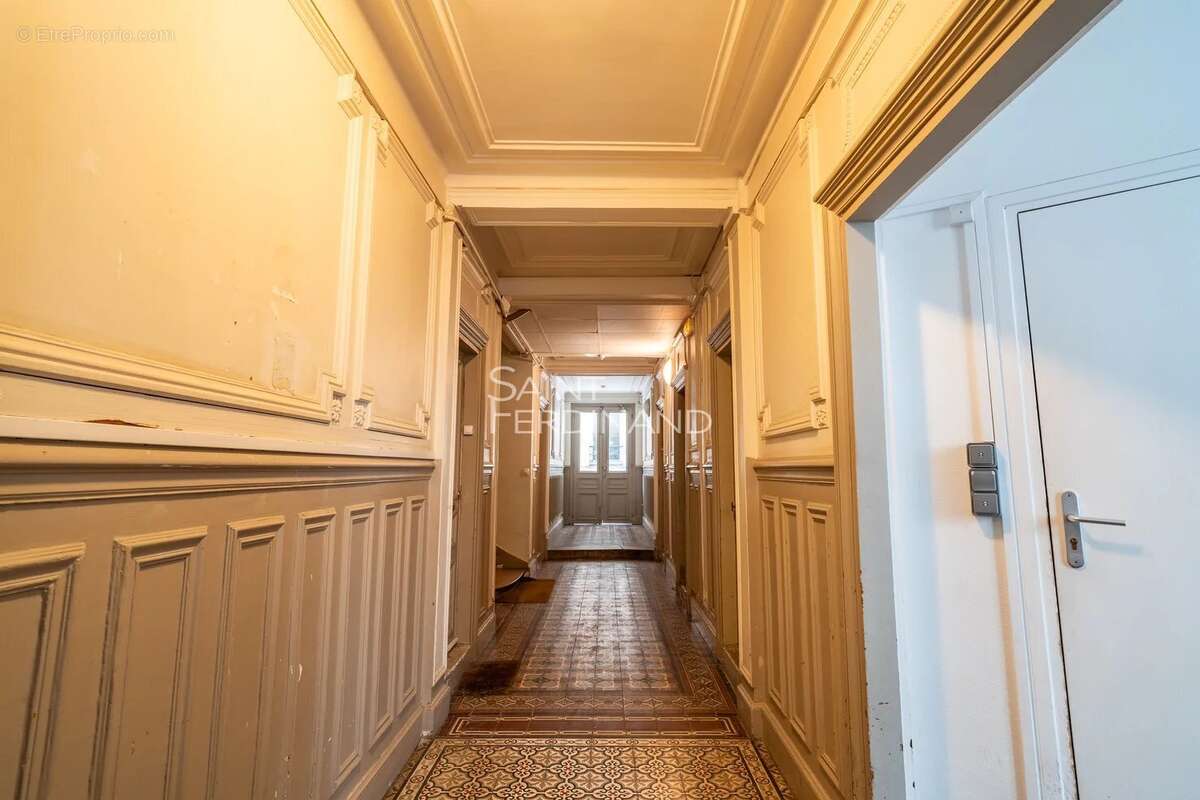 Appartement à PARIS-17E