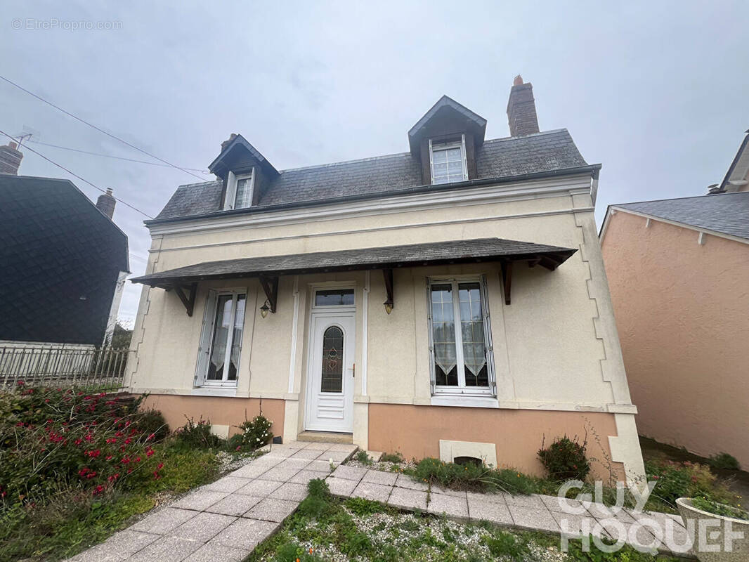 Maison à LA BAZOCHE-GOUET