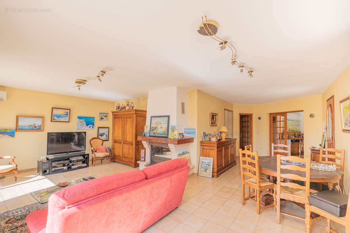 Maison à SAINT-CYR-SUR-MER