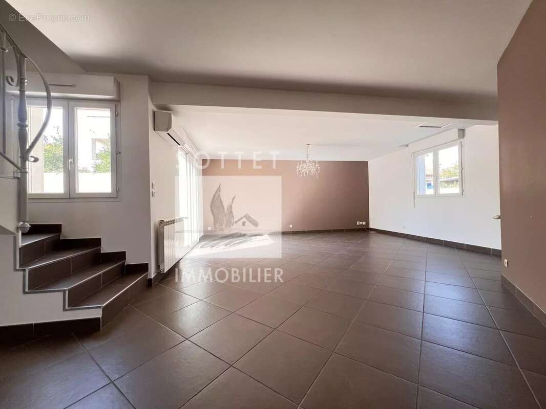 En exclusivite dans residence securisee villa t4 avec garage et exterieur - photo 4