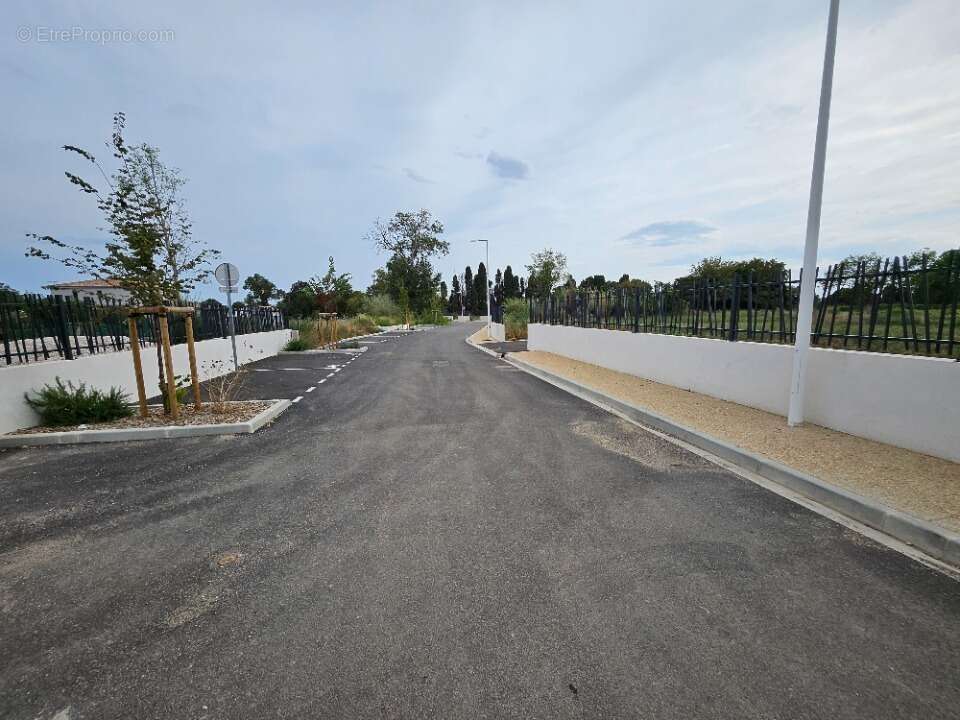 Terrain à SAINT-MARTIN-DE-CRAU