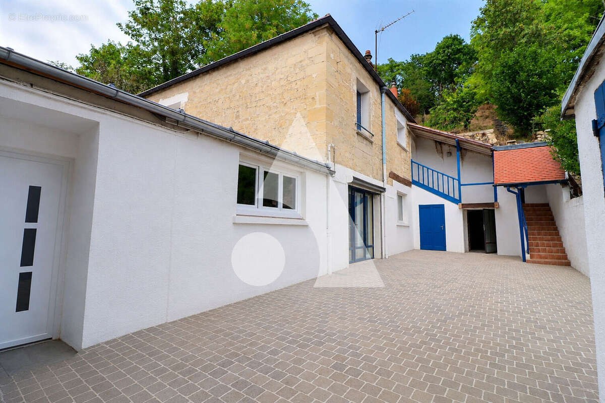 Pontoise - Maison 200m² Rénovée + Dépendance Indépendante (Revenu locatif possible 800/mois) - Opportunité Rare - photo 2