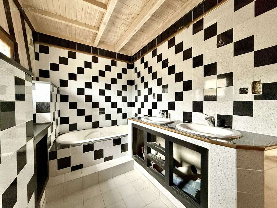 Maison à LES ANCIZES-COMPS