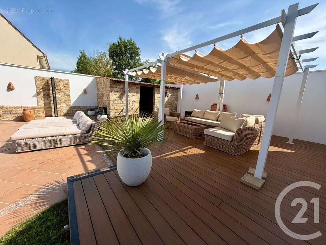 Maison 205 m² à Thieux  - photo 3