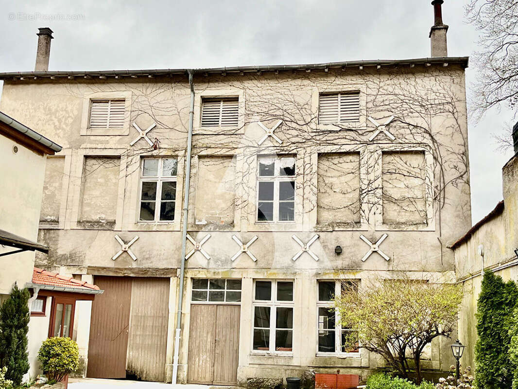 Commerce à NEUFCHATEAU