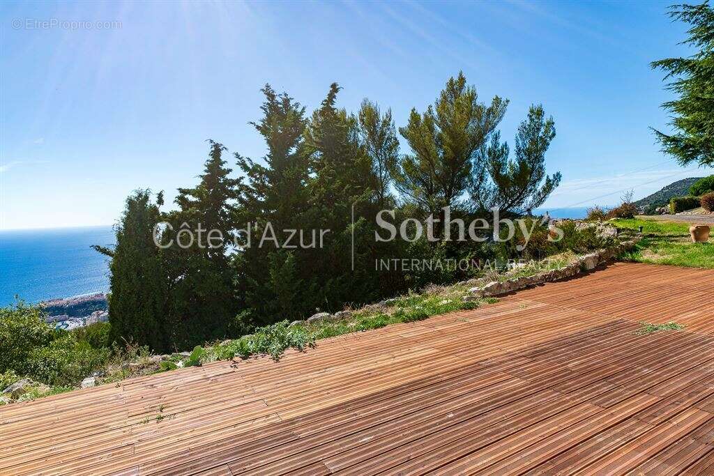 Appartement à LA TURBIE