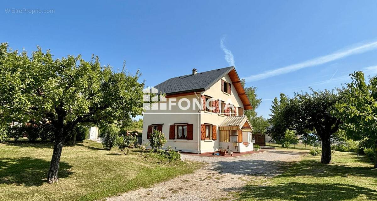 Maison à MONTAGNOLE