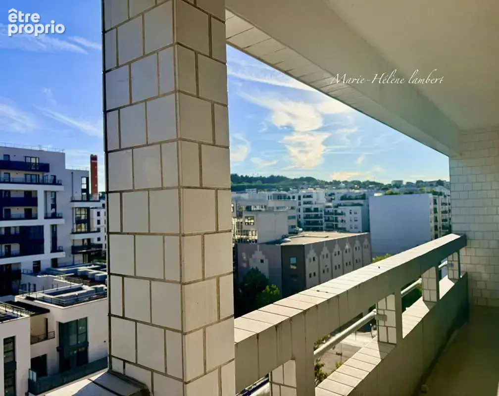 Suresnes centre-ville -  appartement 3 pièce(s) 74 m2 - ascenseur - terrasse - parking - cave - bus au pied de l'appartement - photo 2