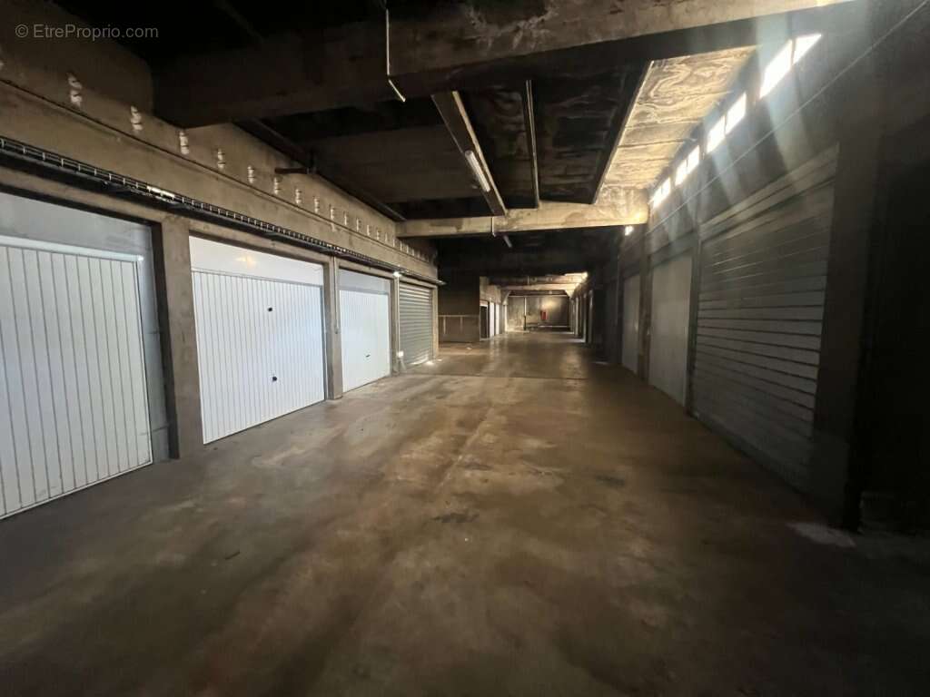 Parking à LE CREUSOT