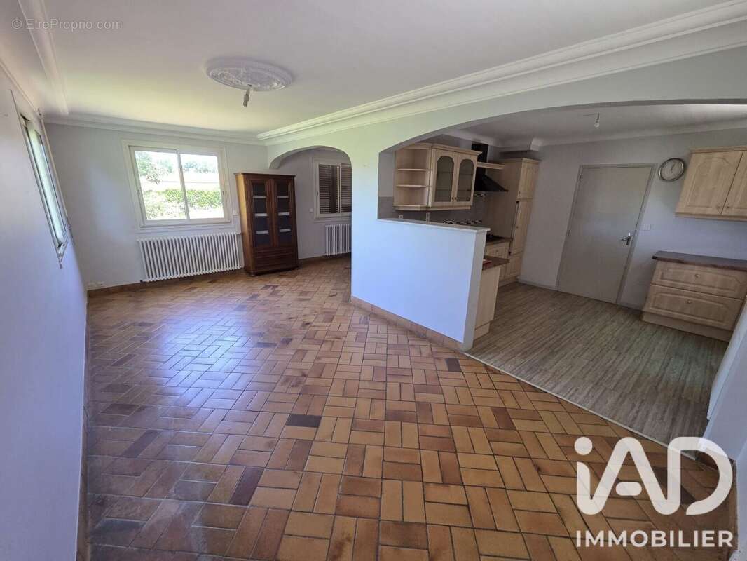 Maison 92 m² à Getigne  - photo 4