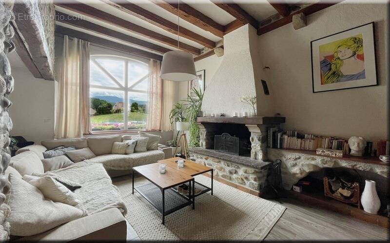 Maison à CHALLEX