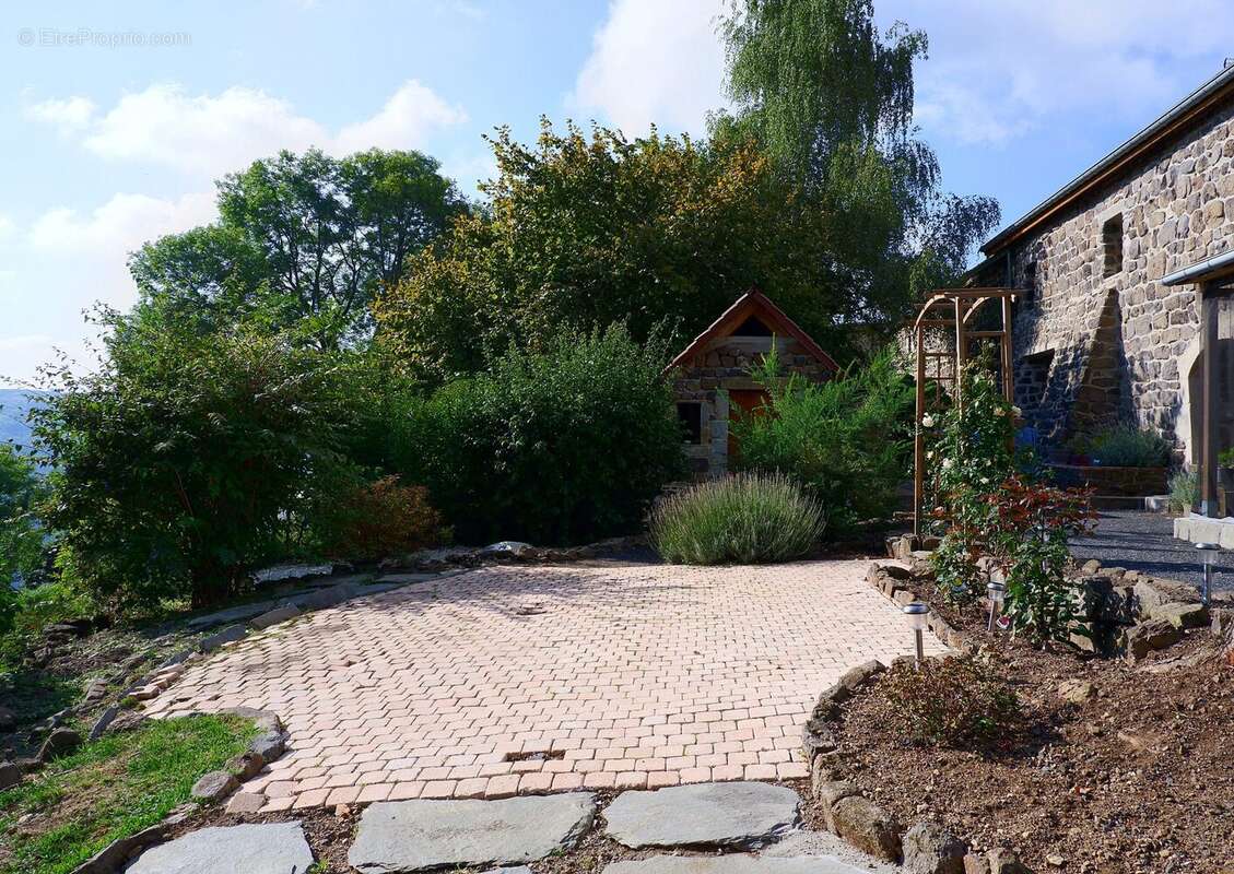 Maison 284 m² à Saint-Clement  - photo 3