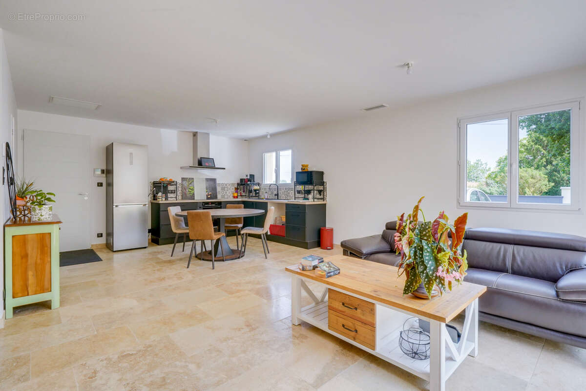 Maison à MONTLIEU-LA-GARDE