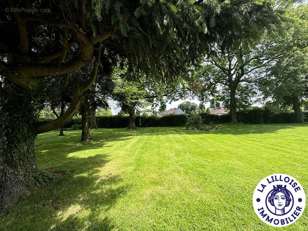 Terrain à MARCQ-EN-BAROEUL