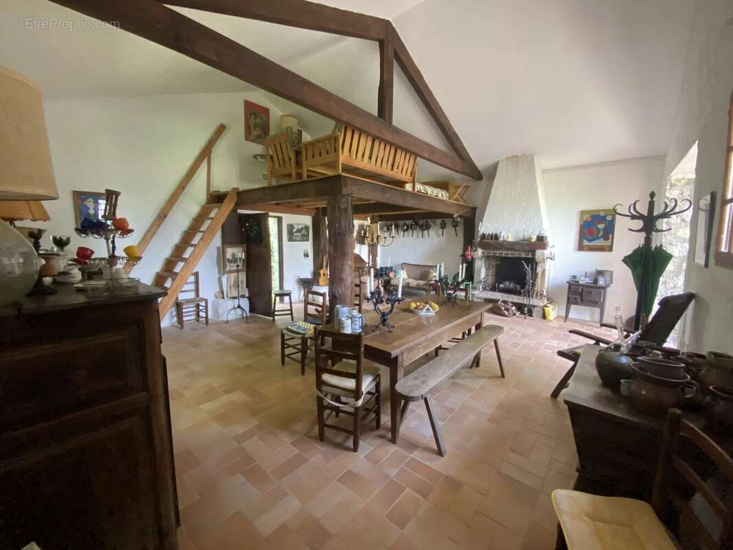 Maison à BERRE-LES-ALPES