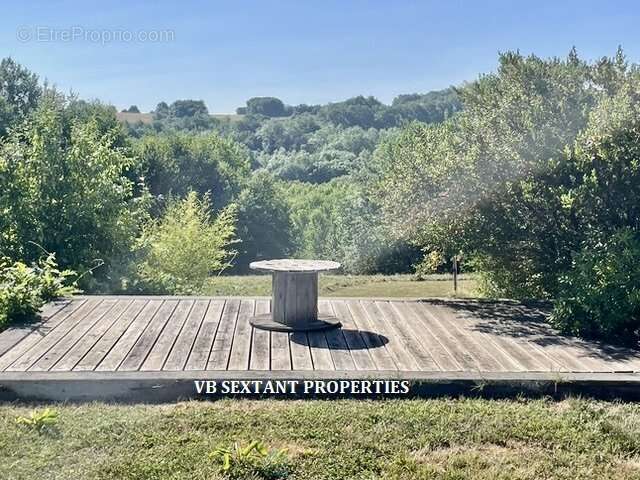 Sud Gironde, Belle maison de campagne rénovée, avec vue panoramique, dépendances  et piscine..11 hectares - photo 19