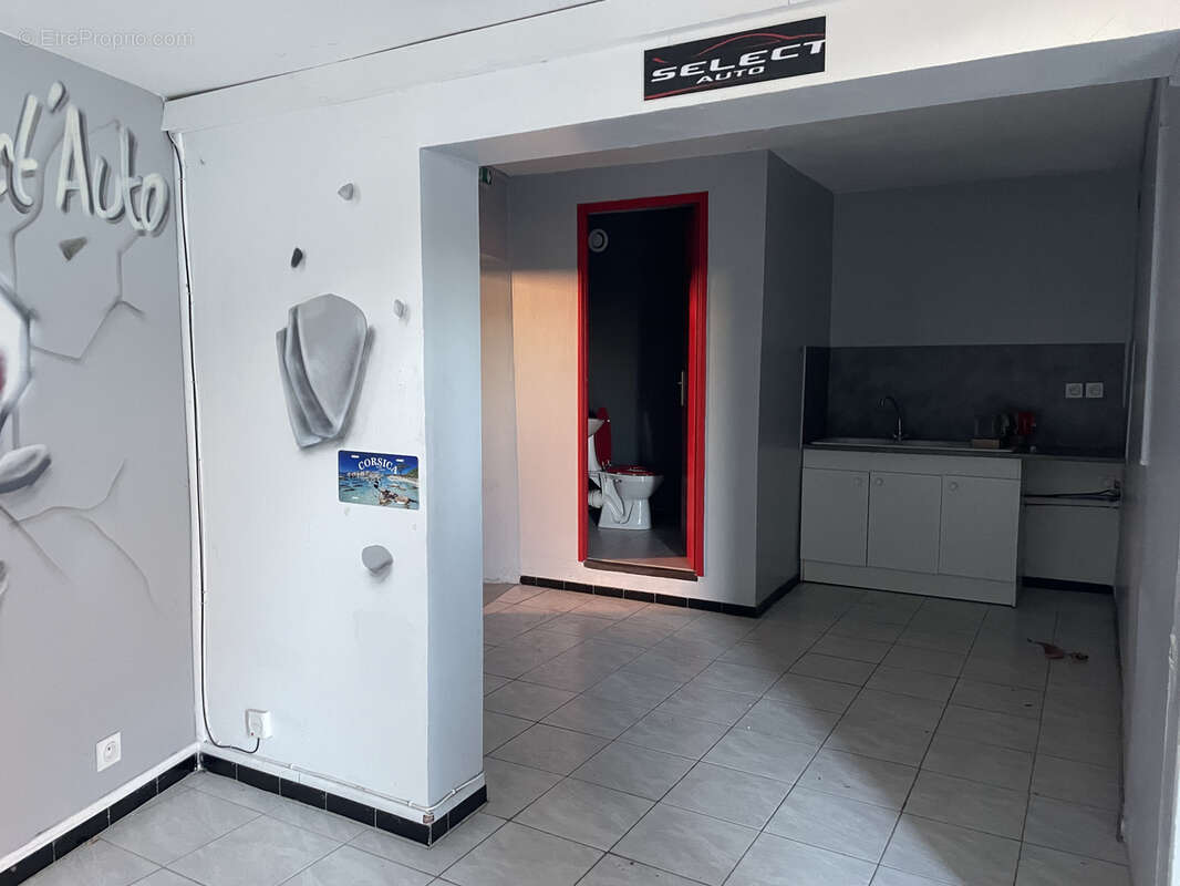 Commerce à LE PONTET