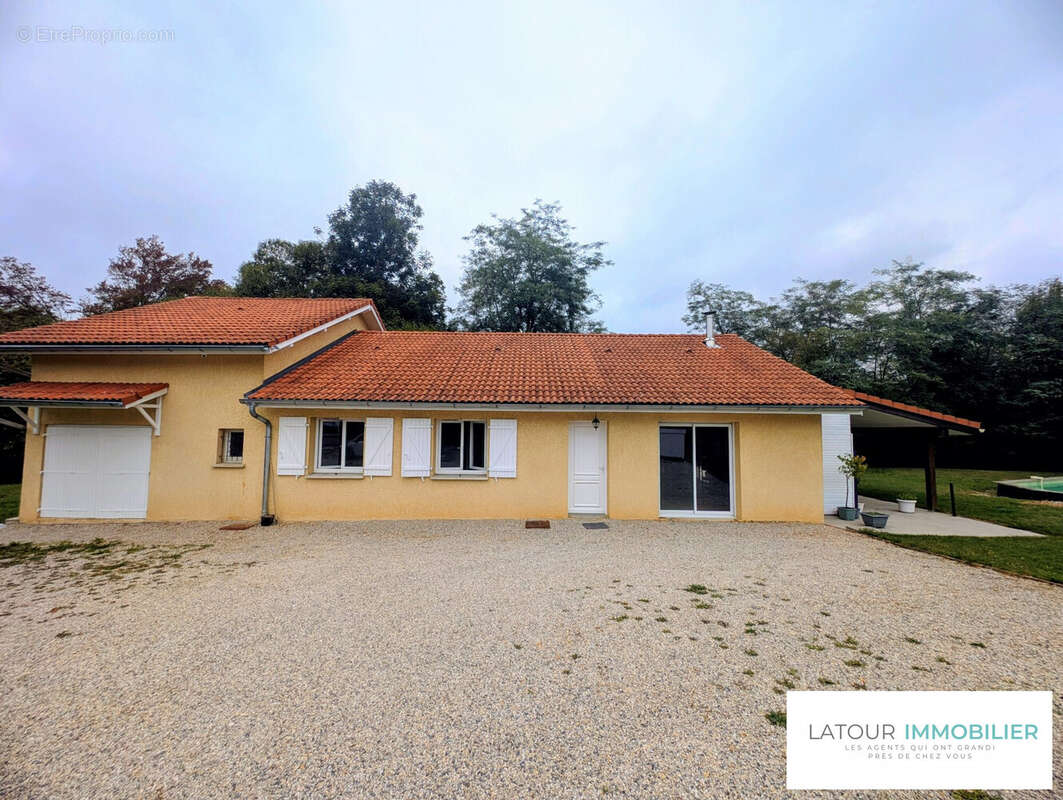 Maison à SAINT-DIDIER-DE-LA-TOUR