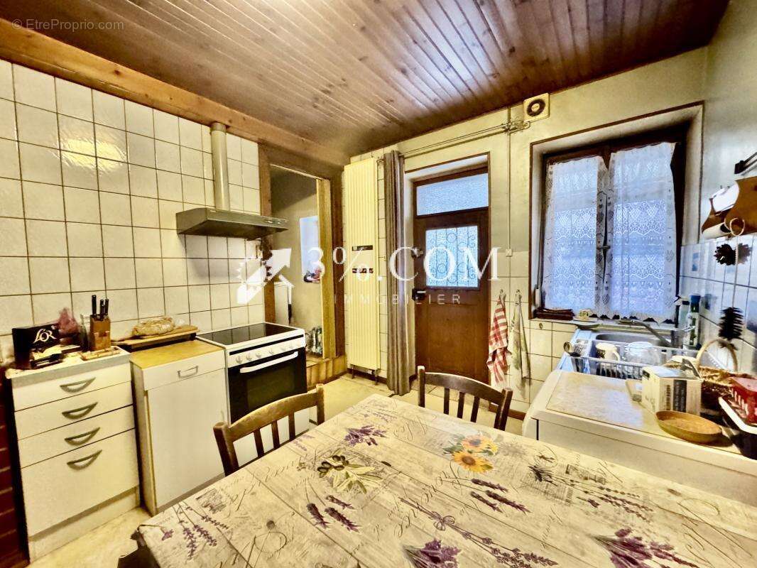 3%COM Maison  à rénover avec grange sur 7 ares - photo 6