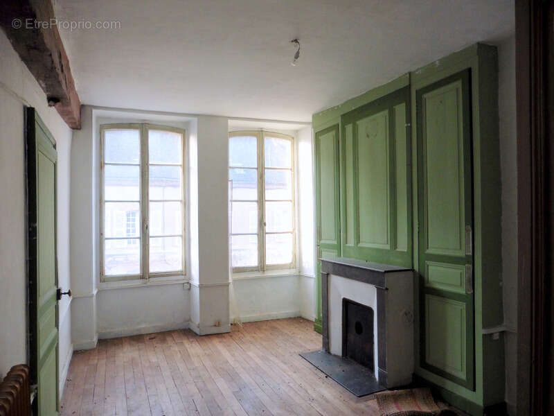Maison à VILLENEUVE-L'ARCHEVEQUE