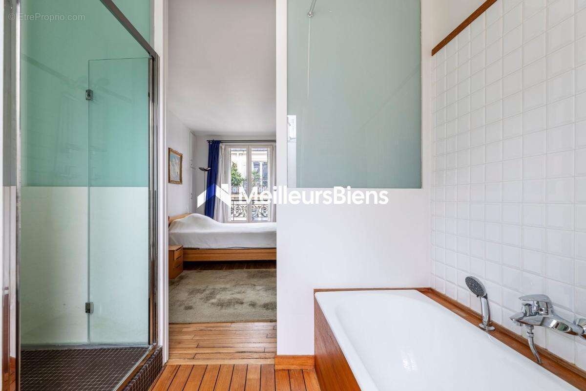 Appartement à PARIS-1E