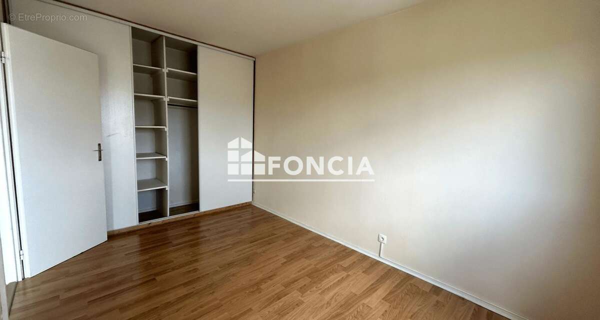 Appartement à COULAINES