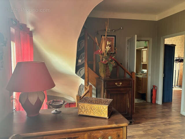 A VENDRE- Rare sur le secteur; Maison de caractère à JARNY-Dépendance aménagée de 41 m2 et parc de 18 ares. - photo 4
