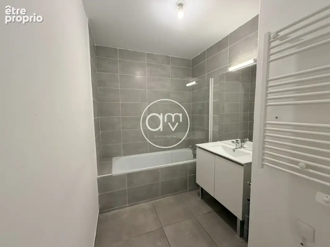 Appartement T3 rénové - Centre ville - photo 10