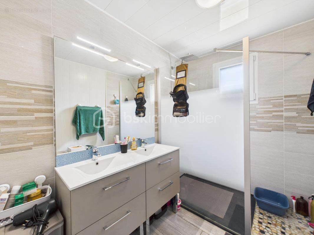 Maison à MEZIERES-SUR-COUESNON