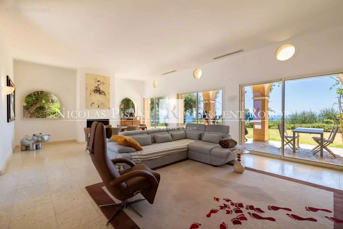 Splendide propriete a vendre a proximite de monaco - vue mer panoramique - terrain de 2 900 m² - piscine - calme - photo 7